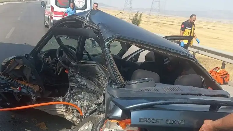 Gaziantep'te Trafik Kazası: İki Otomobil Çarpıştı, 1 Kişi Hayatını Kaybetti