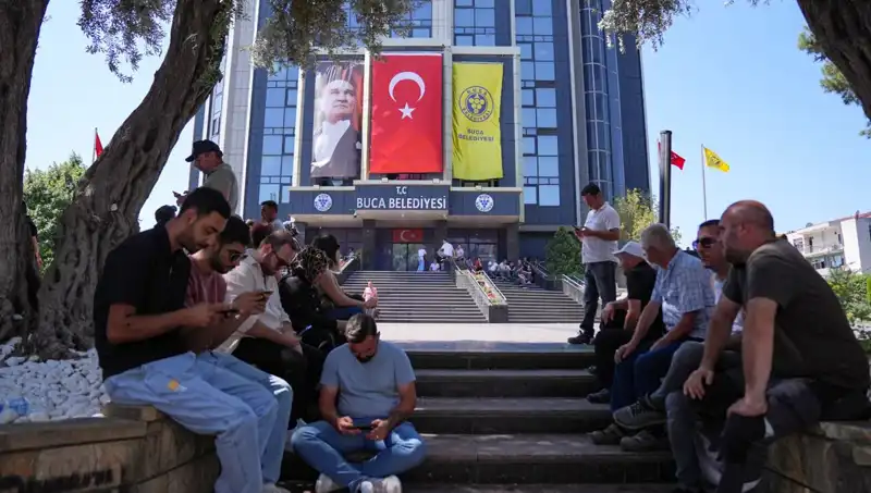 Ücretlerini Alamayan İşçiler, Adalet İçin Oturma Eylemi Yaptı