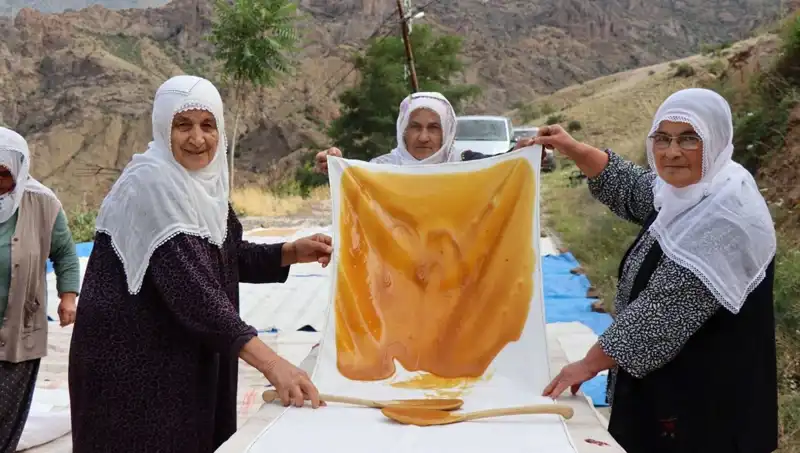 Yaz Aylarının Besleyici Lezzeti: Geleneksel Unlu Yiyecekler
