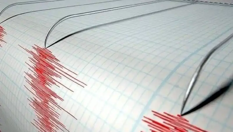 Ege Denizi'nde Korkutan Deprem! 3.5 Büyüklüğünde Sarsıntı Hissedildi