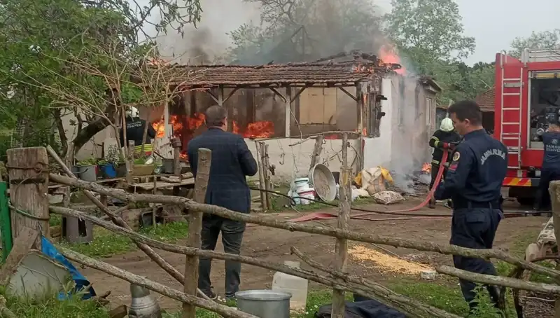 Elektrik Kontağından Çıkan Yangın, İstanbul'da Büyüğü Korkuttu