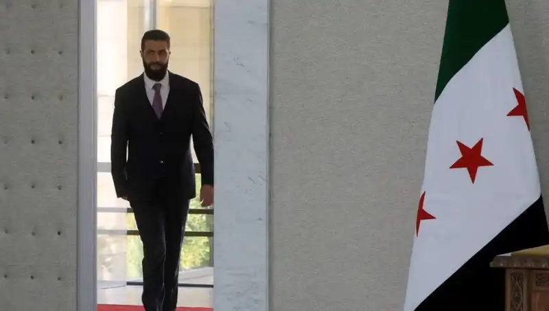 Paris'te Şara-Macron Zirvesi: Fransa Yeni Suriye'nin İnşasında Desteğini Açıkladı