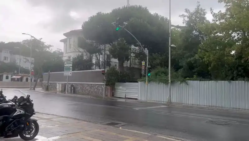 İstanbul Sağanak Yağmurla Sıcak Havalara Veda Etti