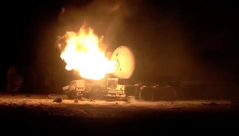 Kızıldeniz'de ABD'nin Hedef Aldığı Limanda Petrol Sızıntısı: Ekolojik Felaket Alarmı