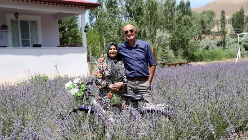 Astım Hastası Eşine Yardımcı Olmak İçin Yerleştiği Hava Kenti Hasada Hazırlanıyor