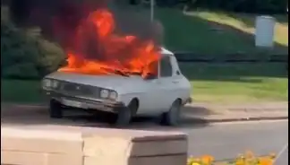 Türkiye’de Meclis Önünde Beyaz Toros Yangını: ÖTV İndirimi İstemek için Protesto