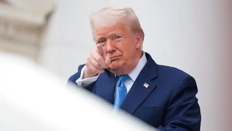 Adalet Bakanlığı, Trump’ın Epstein Belgelerinde Adının Geçtiğini Açıkladı: Skandalın Detayları