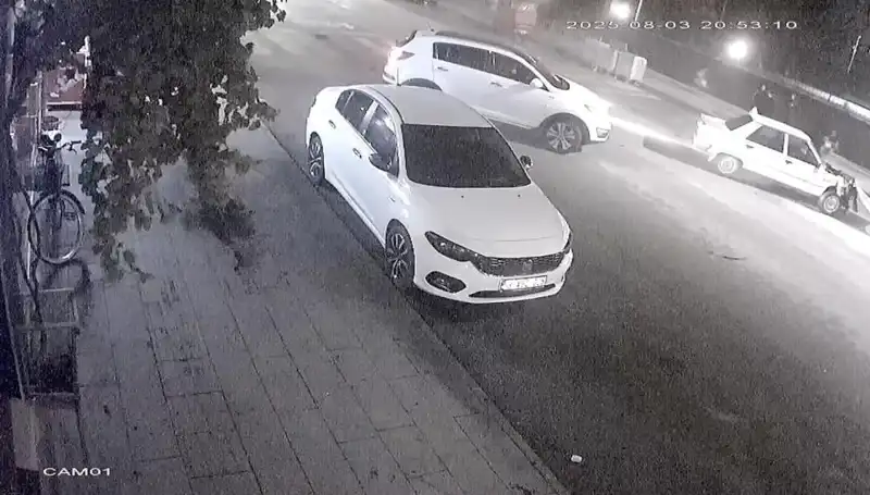 Yayalara Yol Vermek İsterken Kazaya Karıştı: Faciadan Kurtuldu