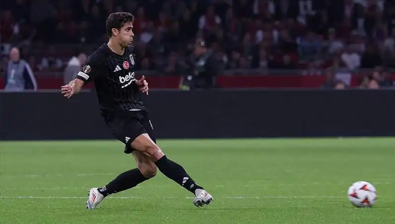 Beşiktaş'ta Derbi Öncesi Stoper Hattında Şok Gelişmeler