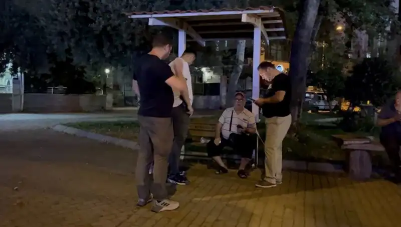 Kısmı Görme Kaybı Olan Adamın Telefonu Çalındı: Güvenlik Kameraları Suçluyu Kaydetti