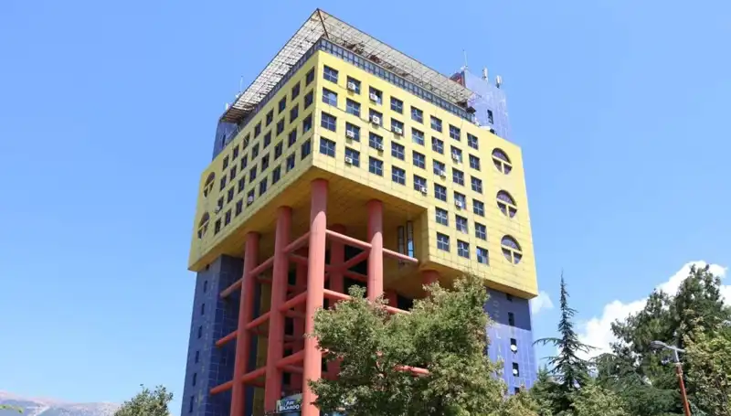 Dünyanın En Saçma Binasının Yerine Yeni Proje Hayata Geçiyor