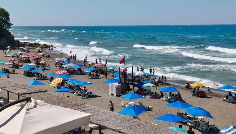 Akçakoca'da Deniz Yasağı Uygulaması: Nedenleri ve Etkileri