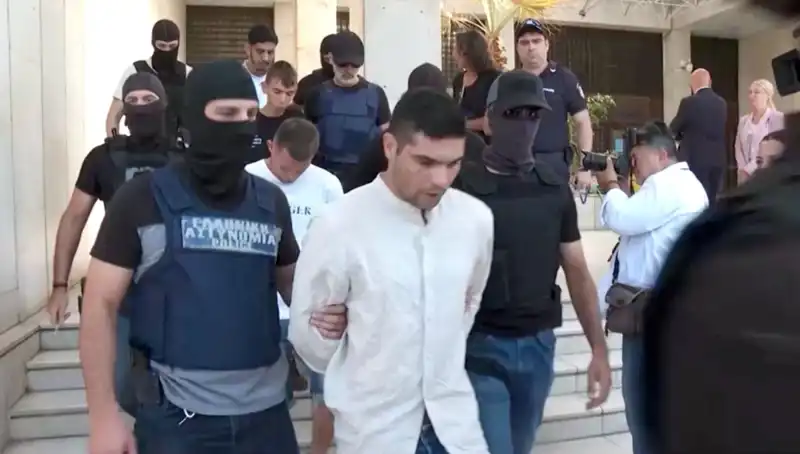 Atina'da Şok Cinayet: Profesörün Eski Eşi ve 4 Kişi Gözaltında