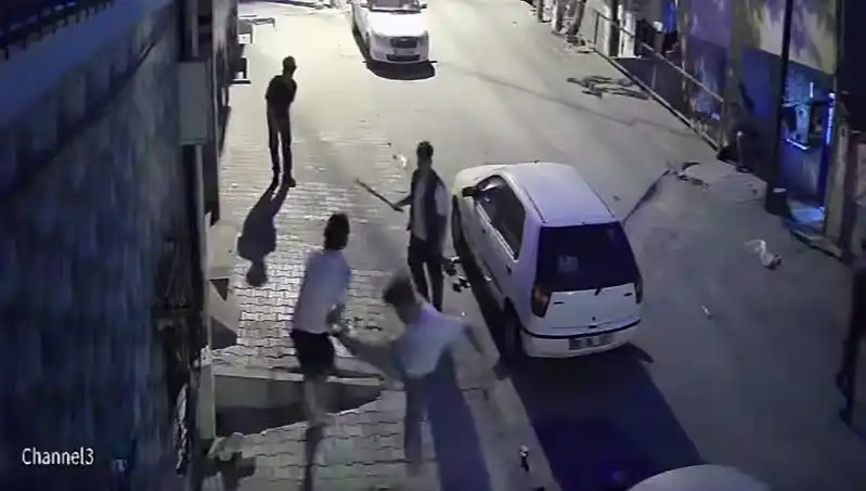 Başakşehir'de Gözleri Dönüştüren Taşlı Sopalı Kavga Ortalığı Karıştırdı!