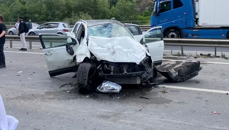Aniden Kontrolü Kaybetti! Betona ve Bariyerlere Çarparak Yaralandı