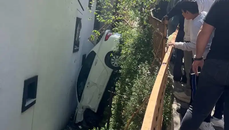 Kağıthane'de Metrelerce Sürüklenen Araçların Korku Dolu Anları!
