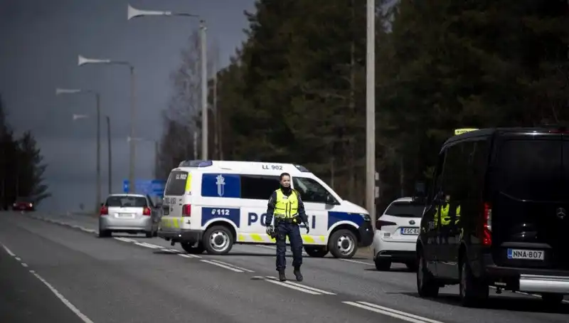 Finlandiya'da Okulda Bıçaklı Saldırı: Üç Öğrenci Yaralandı!
