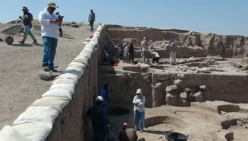 Kilis'teki Oylum Höyük'te Kazı Çalışmaları Sıcak Havada Devam Ediyor