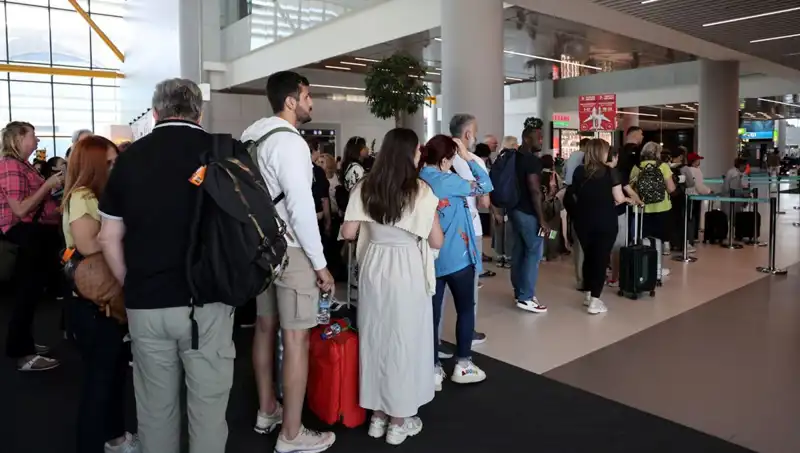 İstanbul Havalimanı'nda Bayram Yerine Uçuş Rekoru: 1642 Sefer!
