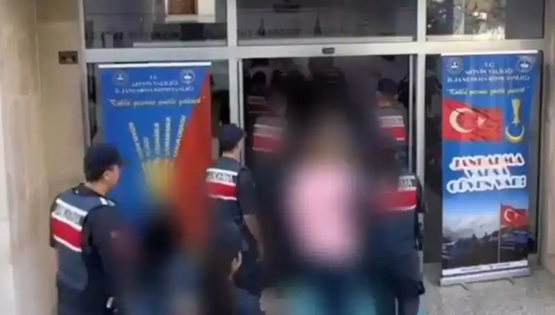 Türkiye Genelinde FETÖ Operasyonları: 65 Kişi Tutuklandı
