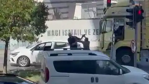 İstanbul Trafiğinde Çekiçli Dehşet: Neler Oldu, Neden Bu Kadar Artıyor?