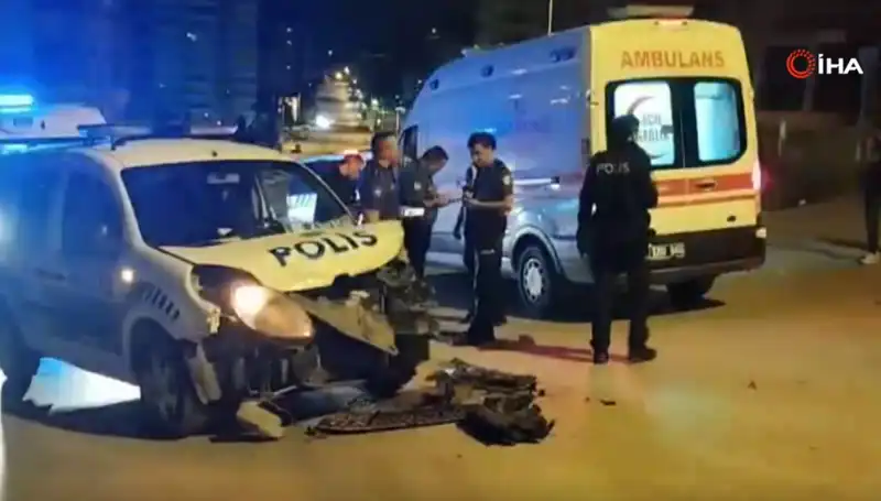 Ankara'da Hafif Ticari Araç ile Polis Aracı Çarpıştı: Yaralılar Var!