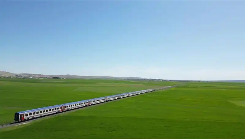 Diyarbakır Ekspresi Yola Çıkıyor: İlk Durağı Malatya'da Heyecan Başladı