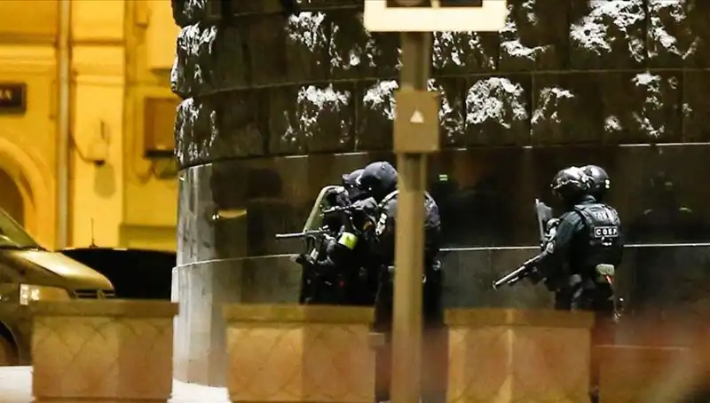 Rusya'da Şok Eden Silahlı Saldırı: Çatıdan Rastgele Ateş Açtı!