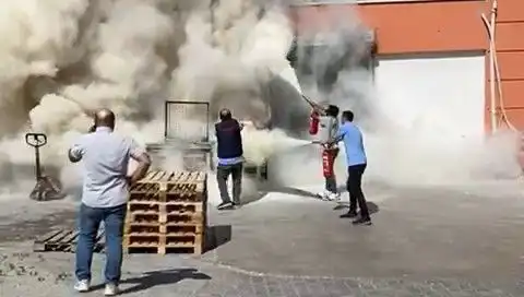 Alışveriş Merkezinde Yangın Paniği: Büyük Tehlikenin Eşiğinden Dönüldü!